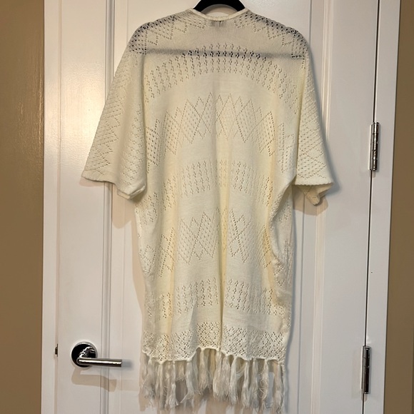 Knitted poncho like ivory sweater - Picture 3 of 3